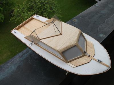 RC Cabin Cruiser from scratch "Bon Vivant" - First wooden 