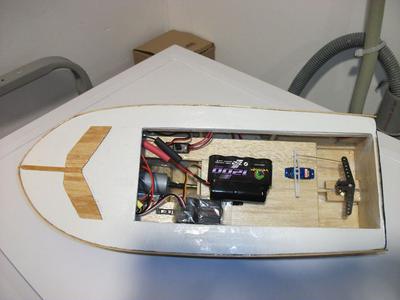 RC Cabin Cruiser from scratch "Bon Vivant" - First wooden 